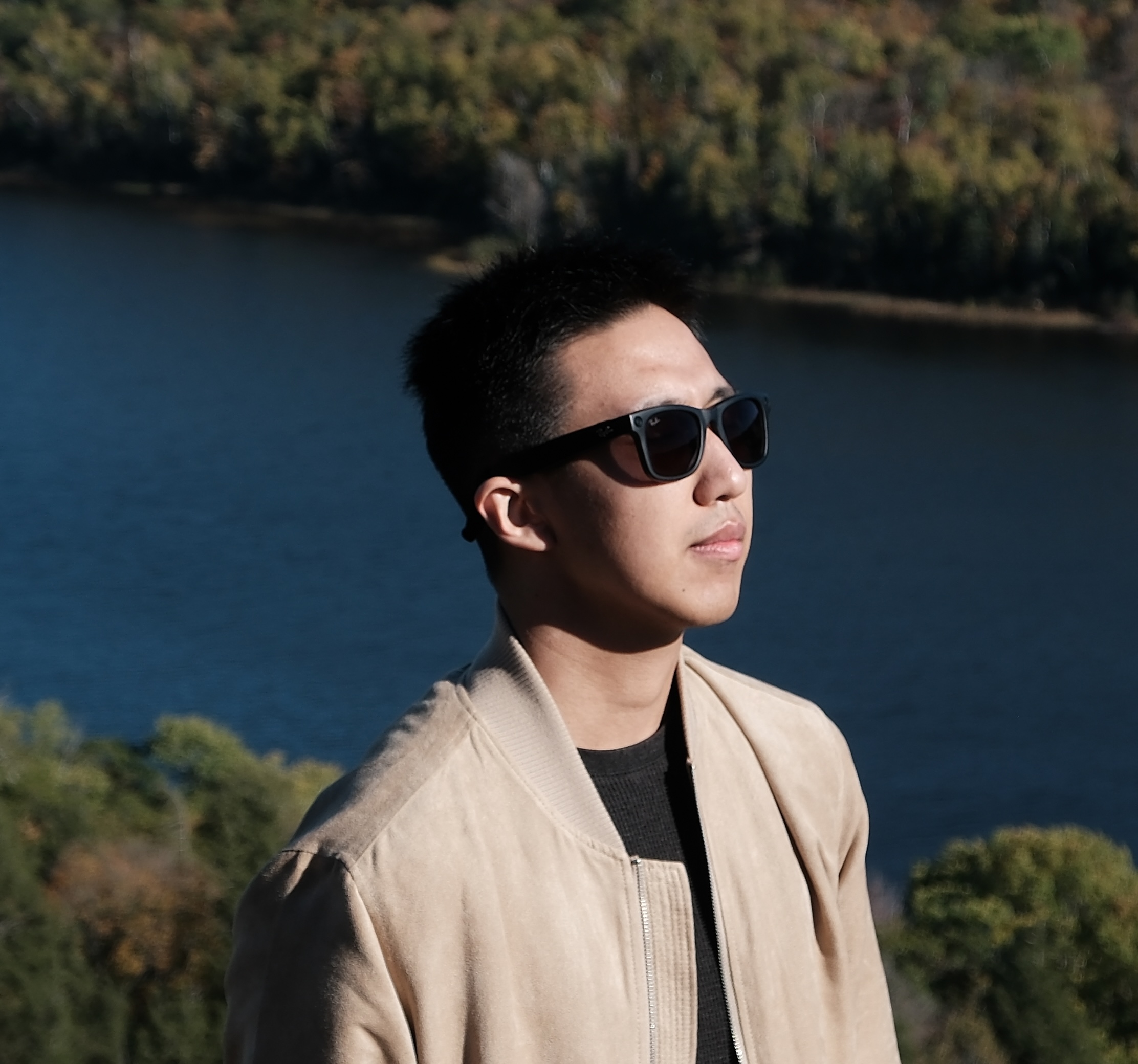 Yifei Chen(陈逸飞)